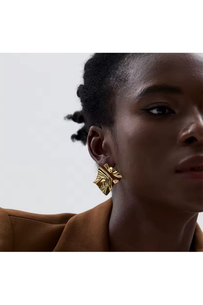 VELA WAVY STUDS