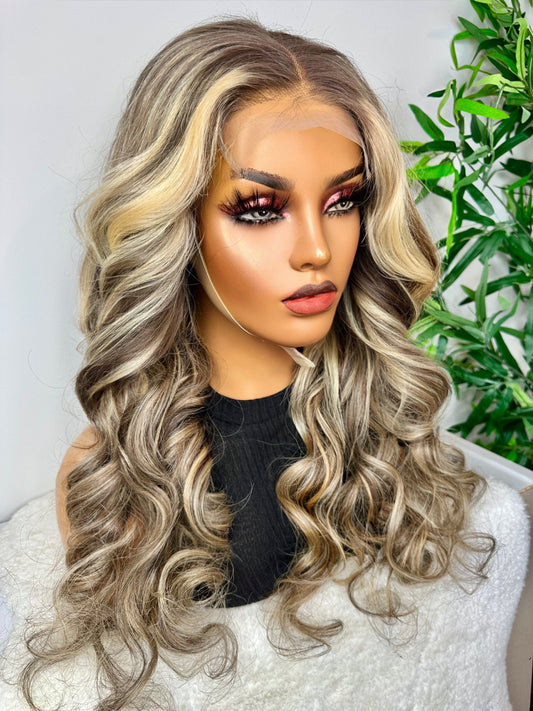 FAB ASH BLONDE LUXURY LACE WIG (LIGHT HIGHLIGHTS)
